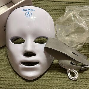 glōkore LED Facial Mask in White